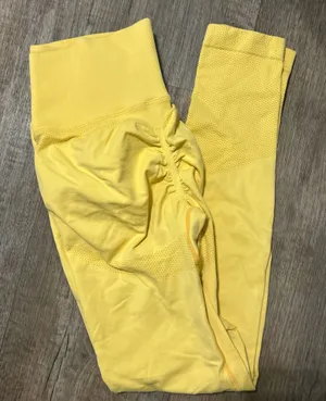 Yellow booty snatching workout clothes Size L thumbnail 1