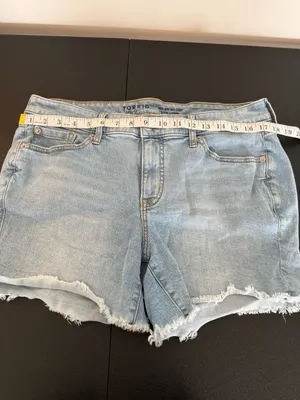 Torrid Mid-Rise Mid Short Vintage Stretch Denim Cutoff Shorts Size 14 thumbnail 5