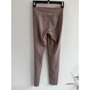 Aerie Offline Real Me High Waisted Leggings Taupe Scalloped Hem Size M‎ thumbnail 4