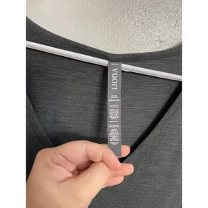 Vuori All Day Jumpsuit Charcoal Heather V Neck Jogger Athleisure Size M thumbnail 4