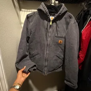vintage 2000's faded black/ charcoal grey carhartt hooded jacket J141. Size S thumbnail 2