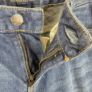Banana Republic Womens 30/10 Medium Wash Logo Tape Cuff Cropped Capri Jeans NEW thumbnail 4