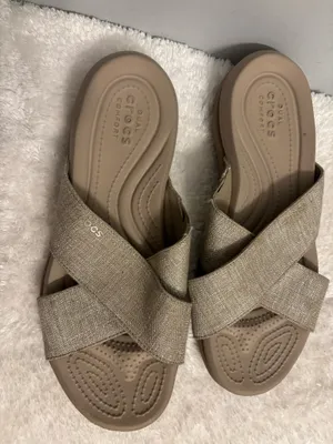 Tan Crocs ladies Sz.9 thumbnail 1