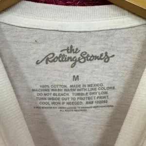 The Rolling Stones Bleeding Hot Lips Tattoo Rock Band Tee M thumbnail 4