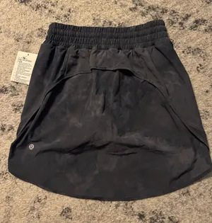 NWT Lululemon Hotty Hot HR Skirt Black Grey Graphite Dye Sz 4 Long thumbnail 1