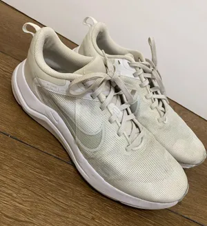 Nike Downshifter 12 Womens Running Shoes Size 8.5 thumbnail 1