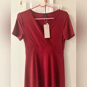 NWT Women’s Red V-Neck Dress Size Medium thumbnail 3