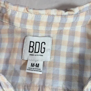 BDG Urban Outfitters womens gingham high low button front blouse. Size M. thumbnail 4