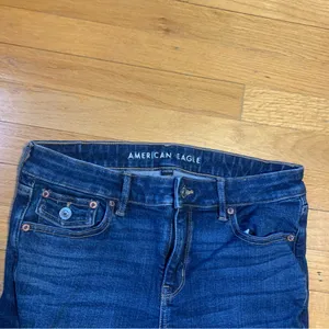 American Eagle Outfitters Low Rise Flare Stretch Jeans w Side Pockets Women’s 8 thumbnail 4