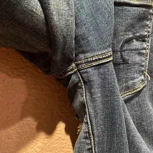 American Eagle Super Stretch Super High Rise Jeggings Size 0 Regular Distressed thumbnail 11