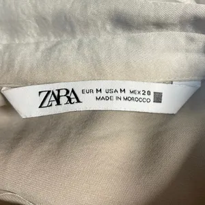Zara Women's Cream White Long Sleeve Collared Pleated Button Down Shirt Top Sz M thumbnail 4