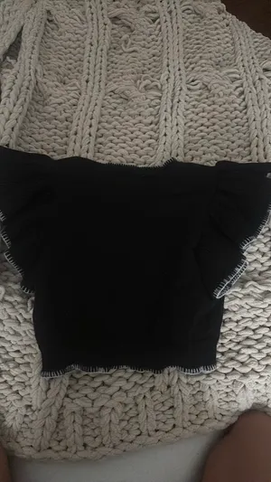 boutique cropped ruffled sleeve sweater shirt Black thumbnail 2