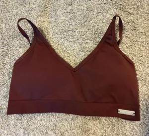 YoungLA Womens Sculpt Seamless Twist Bra Burgundy Medium EUC thumbnail 1