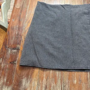 Old Navy Mini Skirt XL Black Gray Houndstooth thumbnail 3
