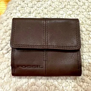FOSSIL Classic Dark Brown Leather Wallet NWOT thumbnail 1