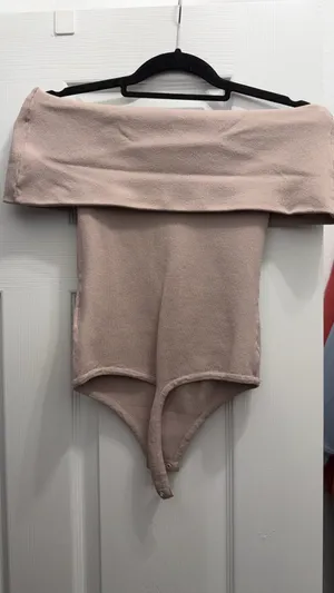 EXPRESS Off the shoulder sweater thumbnail 3