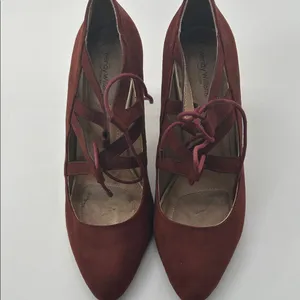 Stylish Burgundy Lace thumbnail 13