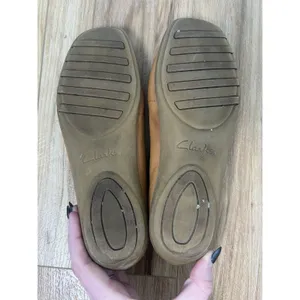 Vtg Clarks Wm 8M Genuine Leather 76946 Tan Brown Flat Loafers Square Toe Bow thumbnail 7