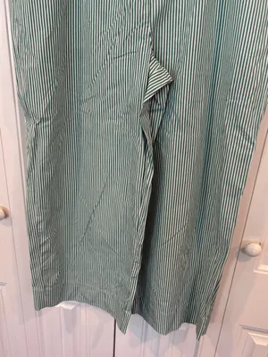 Free assembly white and green stripe crops size large thumbnail 5
