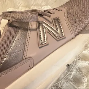 New Balance 009 Sneakers Women’s Size 7 Lace Up Blush Rose thumbnail 10
