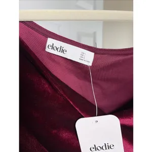 Elodie‎ Twist Front Velvet Top Womens Size L Burgundy Holiday NEW thumbnail 2