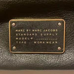 Marc by Marc Jacobs 100% LEATHER BAG Black with Gold Hardware thumbnail 3