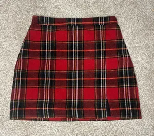 Hollister Red and black plaid skirt thumbnail 1