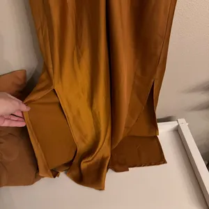 TAYLOR Satin‎ Midi Slip Dress Brown Size undefined thumbnail 7