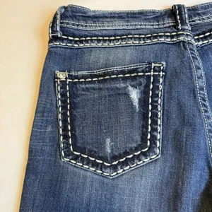 Miss Me Modelo Boyfriend Distress Mid Rise Dark Wash 6 Cropped Denim Jean Capri thumbnail 7