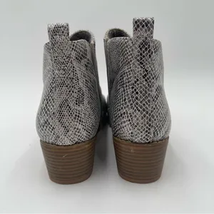 Boutique By Corkys Ankle Booties Women Size 9 Animal Print Shoes Side Zip Heel thumbnail 3