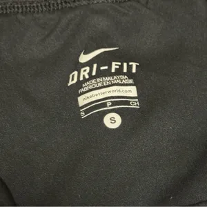 Nike‎ dry-fit black & neon green shorts sz small thumbnail 3