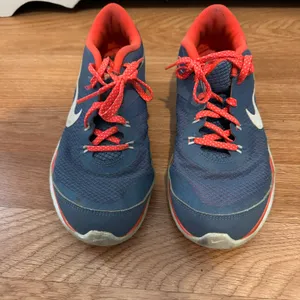 Nike Size 8 Sneakers thumbnail 2
