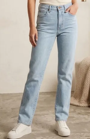 Wrangler sky Blue Women’s Leather Patch Slim Fit Cowboy Jeans Size 13/36 thumbnail 1