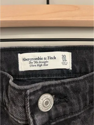 Abercrombie 90’s straight ultra high rise jeans thumbnail 5
