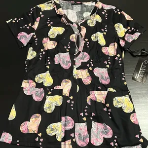 Cherokee scrub top‎ thumbnail 1