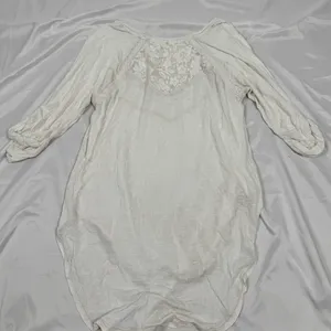 Free People White Embroidered Boho Top Women’s Small Lace Yoke 3/4 Sleeve Hi Low thumbnail 2