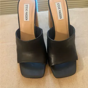 Steve Madden Black Leather Mules heels! Never worn new! thumbnail 2
