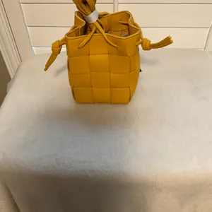 Isabella Yellow thumbnail 3
