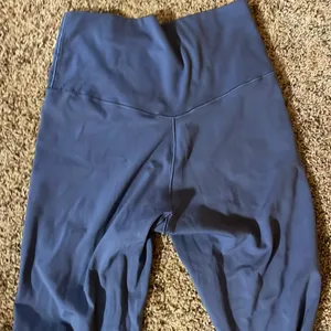 Offline by Aerie real me flare hi-rise short inseam leggings size M thumbnail 5