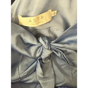 NWT ASTR The Label SKY BLUE Satin MARLA Flutter Sleeve BUST TIE Mini DRESS L thumbnail 8