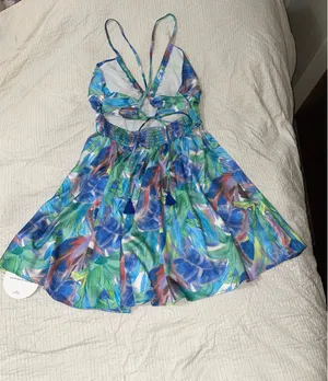 Tropical floral dress size medium thumbnail 2