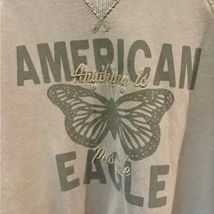 American Eagle Seriously Live in butterfly graphic Crewneck sweatshirt thumbnail 3