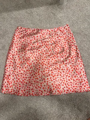 Princess Polly The Joan Satin Floral Mini Skirt - Size: 4 thumbnail 5