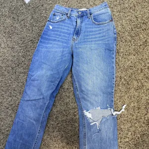 Abercrombie A&F Jeans Curve Love 90s Straight Ultra High Rise Distressed 26/2S thumbnail 2