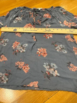 Lucky Brand blue gray floral print long sleeve blouse size medium. thumbnail 3