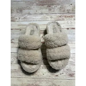 UGG Platform Slides Women's Size 6 Cream Fuzzy Slippers Shoes thumbnail 3