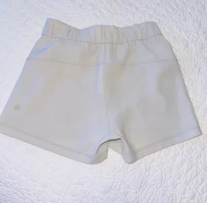 Lululemon On The Fly Short 2.5” thumbnail 2
