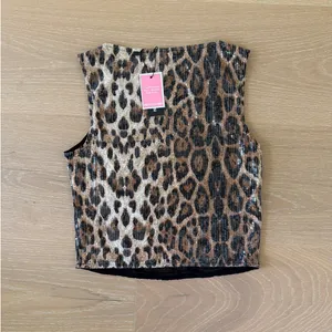 Pretty Little Thing Leopard Print Boatneck Long Line Top Size 6 in Brown thumbnail 3