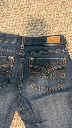 Classic Levi’s “Perfect Waist” Dark Blue 525 Bootcut Jeans size 2, 99% cotton thumbnail 6