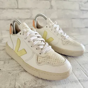 Veja V10 CWL White Sun Peach Trainers Vegan Leather Eco Friendly Lace Up Sz 6 thumbnail 2